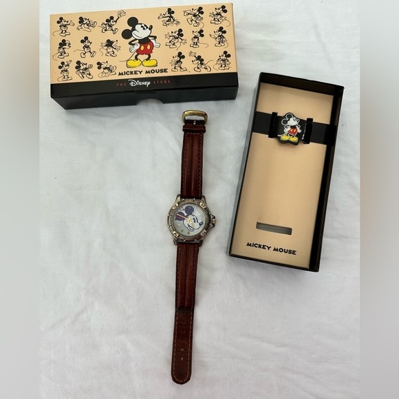 Vintage Disney Mickey Mouse Wristwatch With Original Box & Packaging - Picture 1 of 9